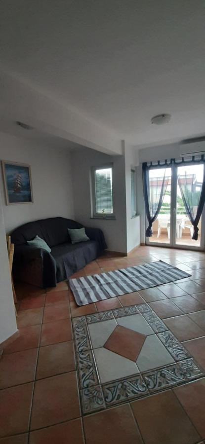 Villa Dobra Family Apartments Vir Exterior photo